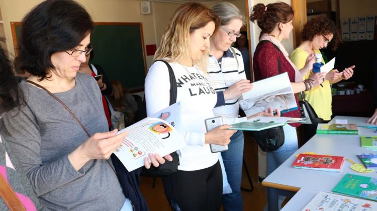 Presentamos la Biblioteca de Emociones ante la prensa