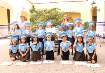 L’alumnat de 5 Infantil es graduen abans de passar a Primària