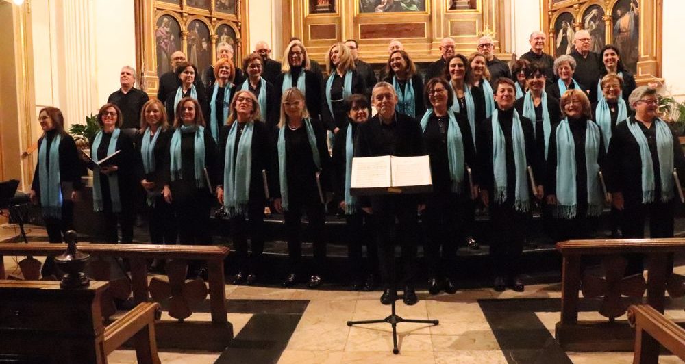El 150 aniversario empieza con un concierto de la Coral que llenó Santa María