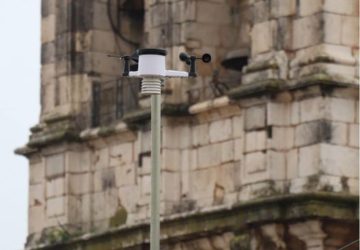 Instalamos una estación meteorológica para estudiar el cambio climático.