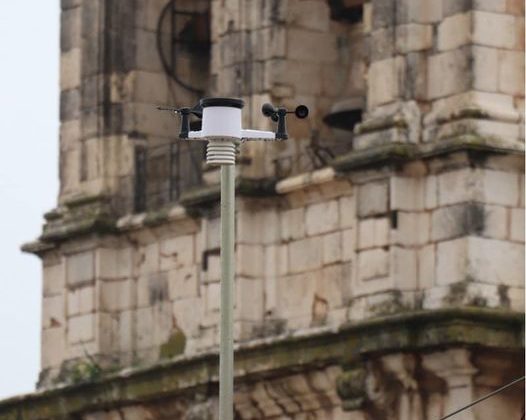 Instalamos una estación meteorológica para estudiar el cambio climático.