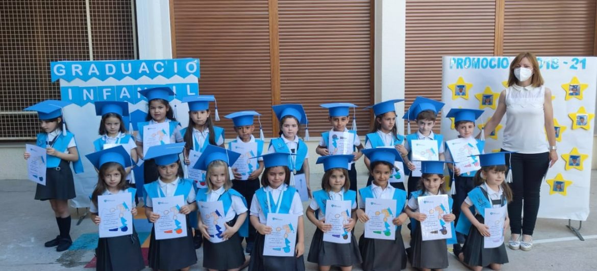 L’alumnat d’infantil 5 anys del col·legi La Milagrosa es gradua