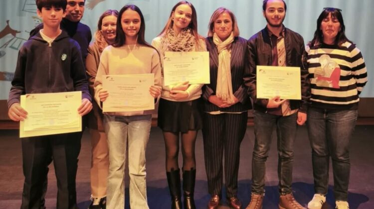 PREMIOS EXTRAORDINARIOS AL RENDIMIENTO ACADÉMICO